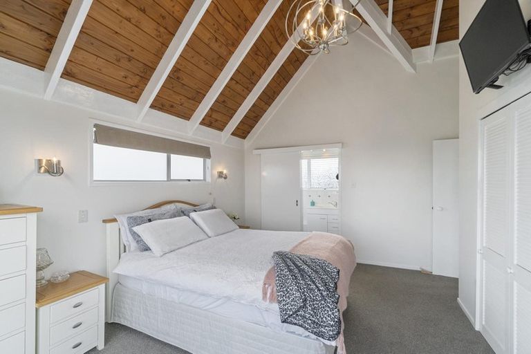 Photo of property in 243 Royal Road, Massey, Auckland, 0614