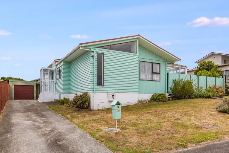 Photo of property in 16 Morning View, Titahi Bay, Porirua, 5022