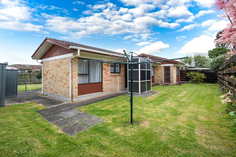 Photo of property in 2/31 Ti Nana Crescent, Henderson, Auckland, 0610