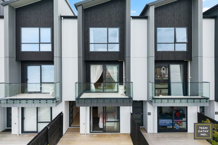 Photo of property in 6 Papa Takaro Lane, Flat Bush, Auckland, 2019