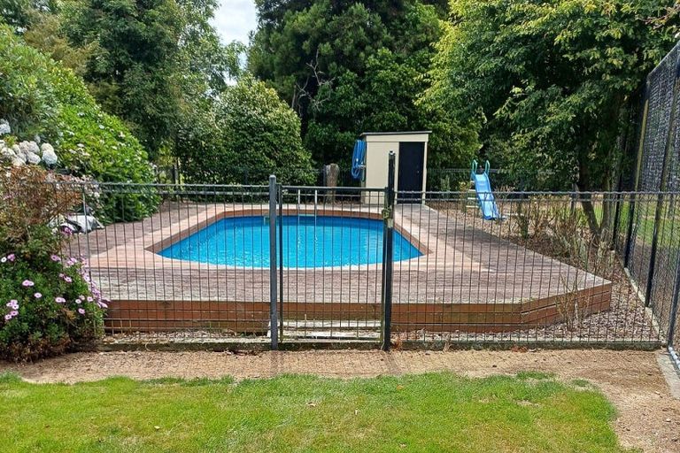 Photo of property in 97 Adelaide Road, Dannevirke, 4930