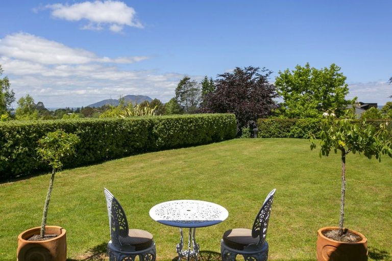 Photo of property in 5 Cameron Drive, Acacia Bay, Taupo, 3385