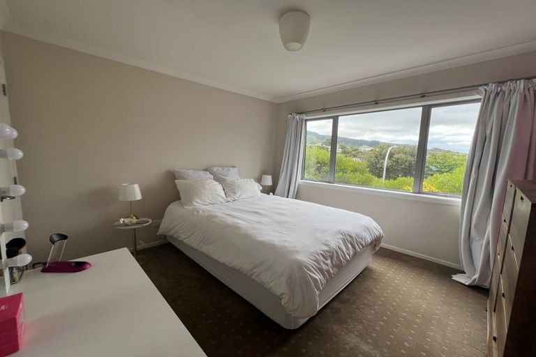 Photo of property in 2c Mckeefry Grove, Tawa, Wellington, 5028