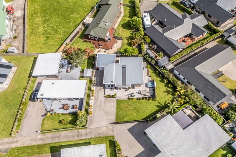Photo of property in 10 Rena Place, Whitianga, 3510