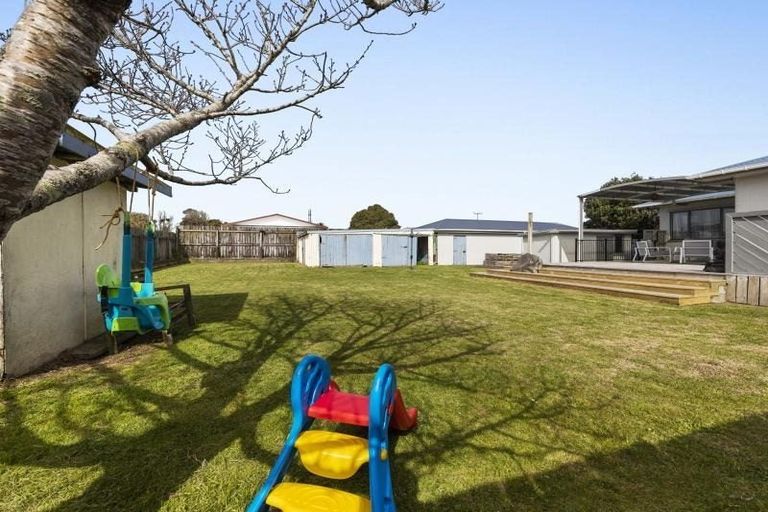 Photo of property in 11 Tasman Street, Opunake, 4616