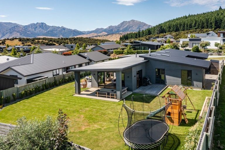 Photo of property in 9 Centre Crescent, Wanaka, 9305