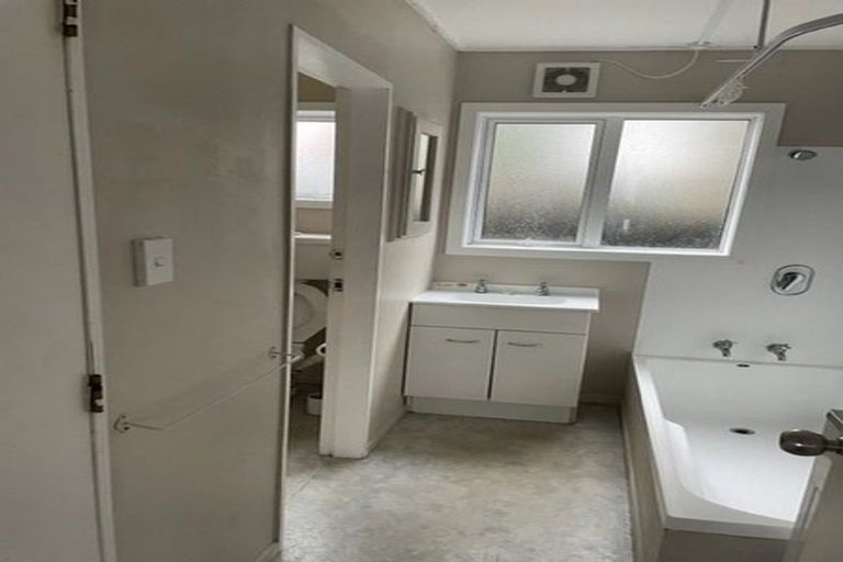 Photo of property in 2/54 Awamutu Grove, Waiwhetu, Lower Hutt, 5010