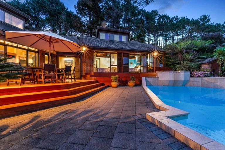 Photo of property in 106 Kowhai Road, Campbells Bay, Auckland, 0630