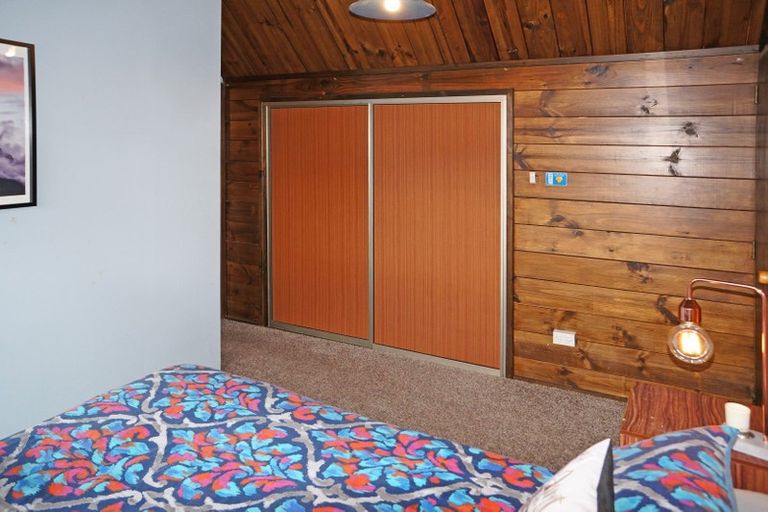 Photo of property in 77 Cedar Drive, Kelvin Heights, Queenstown, 9300