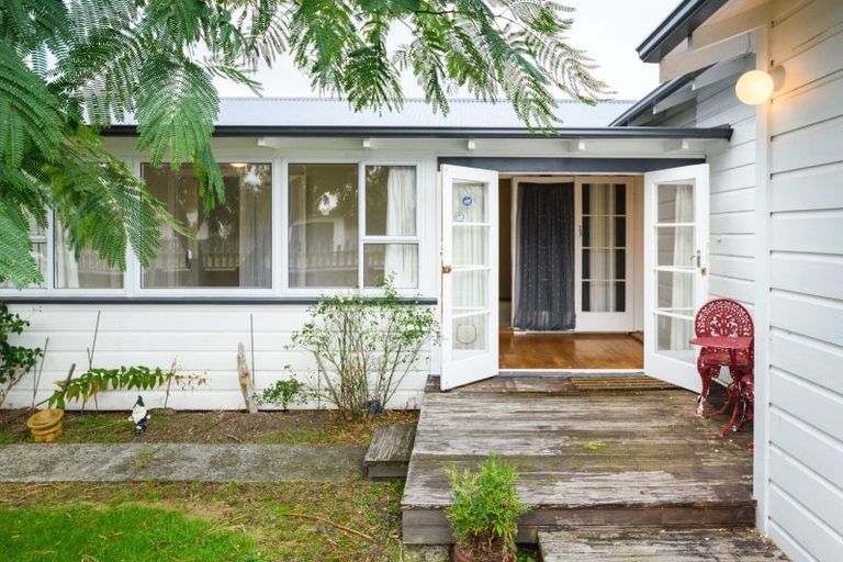 Photo of property in 25 Hunia Street, Marton, 4710