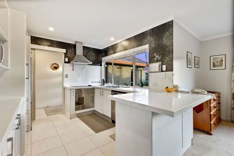 Photo of property in 13 Bridgehead Cove, West Harbour, Auckland, 0618