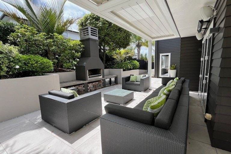 Photo of property in 9 Swindon Close, Mellons Bay, Auckland, 2014