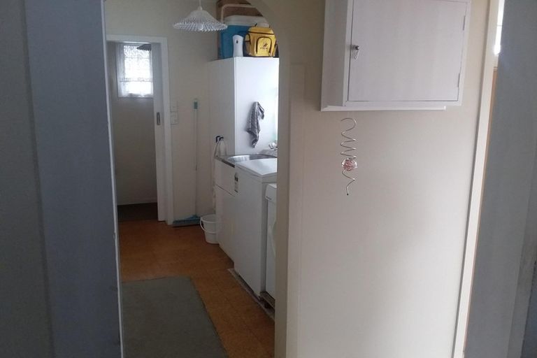 Photo of property in 125 Millbrook Road, Sunnyvale, Auckland, 0612