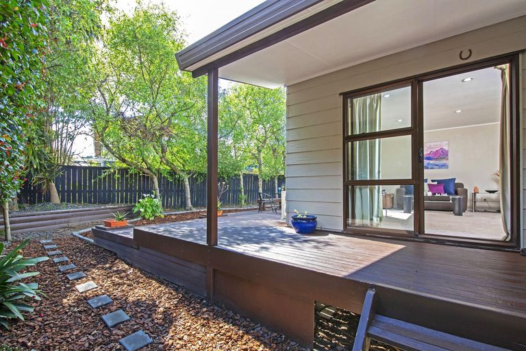 Photo of property in 2/13 De Quincey Terrace, Highland Park, Auckland, 2010