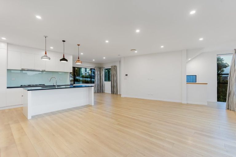 Photo of property in 16 Moki Place, Long Bay, Auckland, 0630