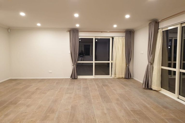 Photo of property in 7a Marco Place, Highland Park, Auckland, 2010