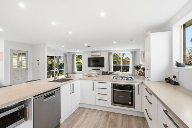Photo of property in 7 Calbreath Place, Russley, Christchurch, 8042