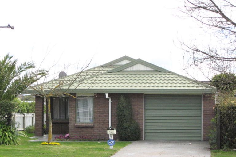 Photo of property in 2/42 Middle Road, Havelock North, 4130