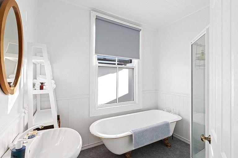 Photo of property in 8 Morley Street, New Plymouth, 4310