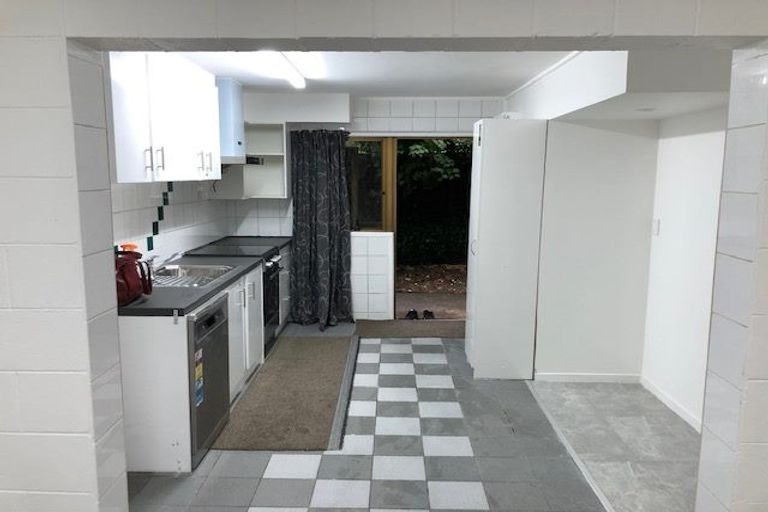Photo of property in Recreation Reserve, 3/273 Grounsell Crescent, Belmont, Lower Hutt, 5010