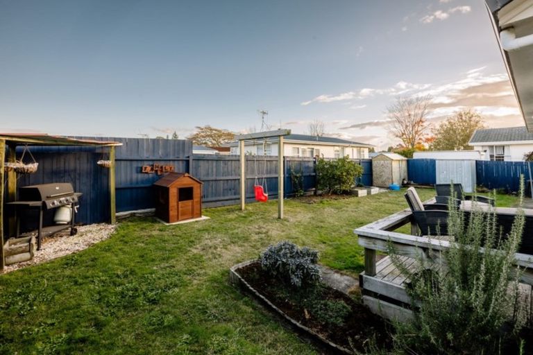 Photo of property in 2 Millar Place, Nawton, Hamilton, 3200