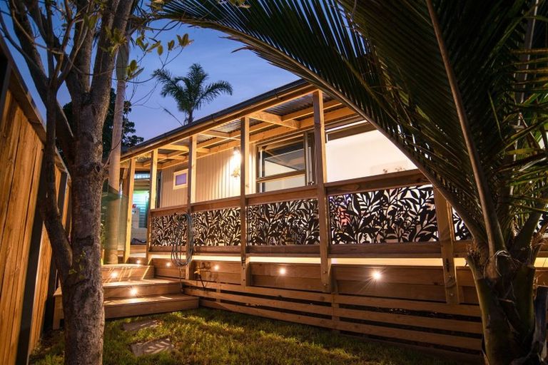 Photo of property in 21b Brian Crescent, Stanmore Bay, Whangaparaoa, 0932