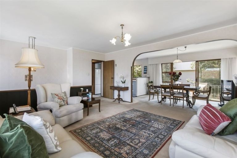 Photo of property in 2/23 Beach Road, Castor Bay, Auckland, 0620