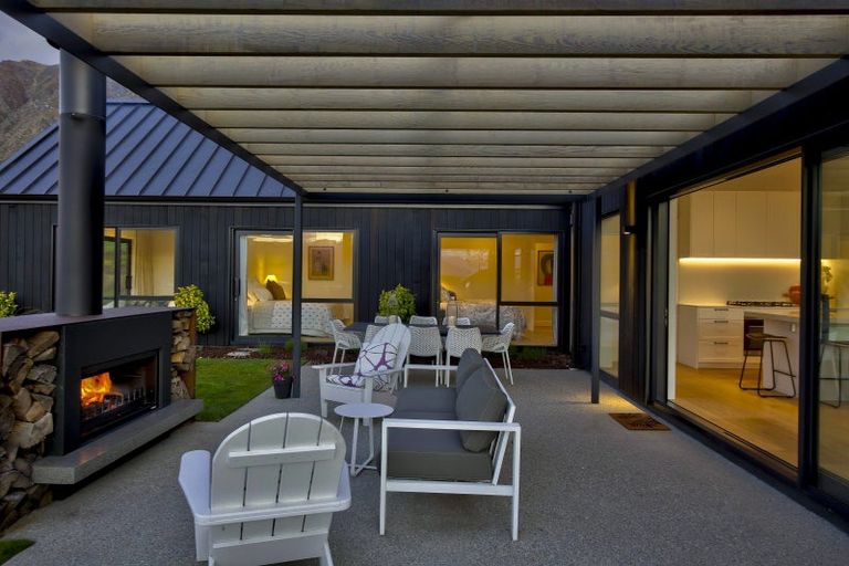 Photo of property in 1 Chimney Lane, Jacks Point, Queenstown, 9371