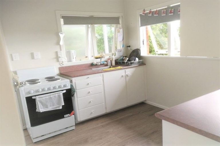 Photo of property in 1/24 Knights Road, Rothesay Bay, Auckland, 0630