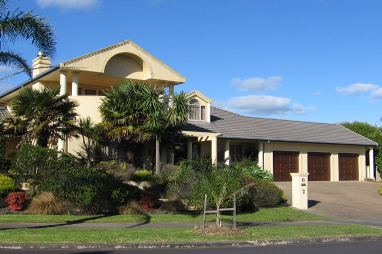 Photo of property in 2 Anaheim Boulevard, Shamrock Park, Auckland, 2016