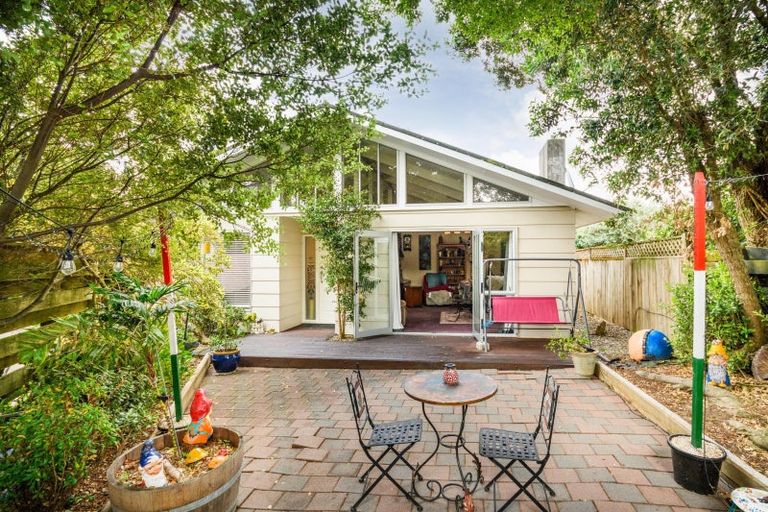 Photo of property in 16 Antrim Place, Hokowhitu, Palmerston North, 4410