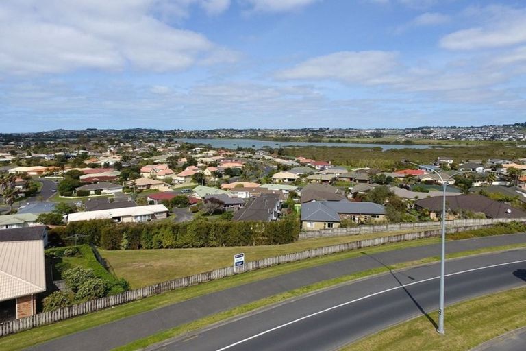Photo of property in 110 Grovenor Drive, Orewa, 0931