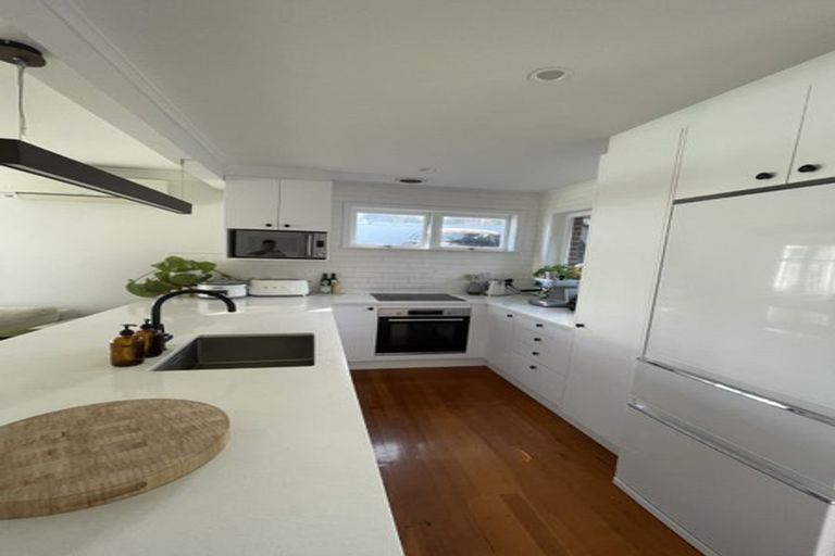 Photo of property in 1/15 East Coast Road, Milford, Auckland, 0620