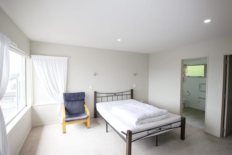 Photo of property in 37 Meadowcroft Grove, Johnsonville, Wellington, 6037