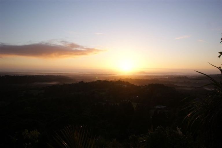 Photo of property in 850 West Coast Road, Waiatarua, Auckland, 0604