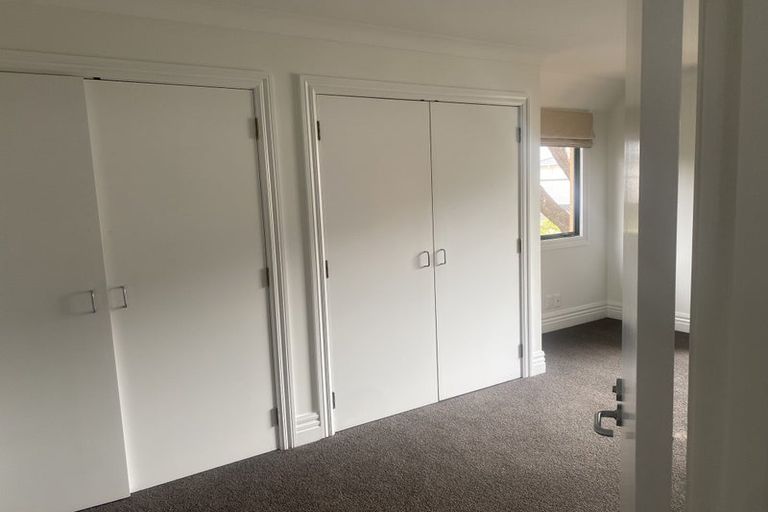 Photo of property in 28 Eccleston Hill, Thorndon, Wellington, 6011