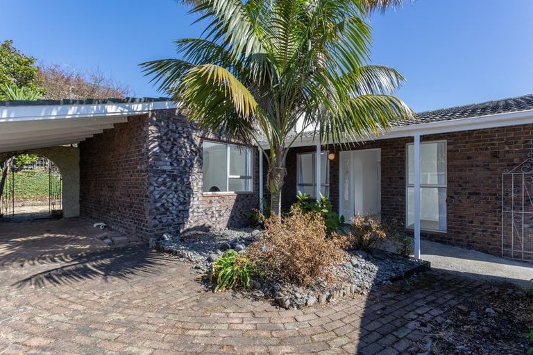 Photo of property in 36 Stapleford Crescent, Browns Bay, Auckland, 0630
