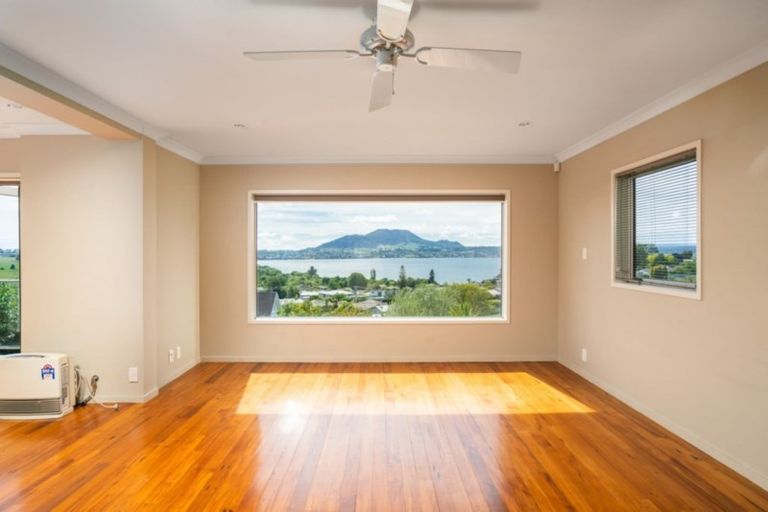 Photo of property in 33 Shera Street, Acacia Bay, Taupo, 3330