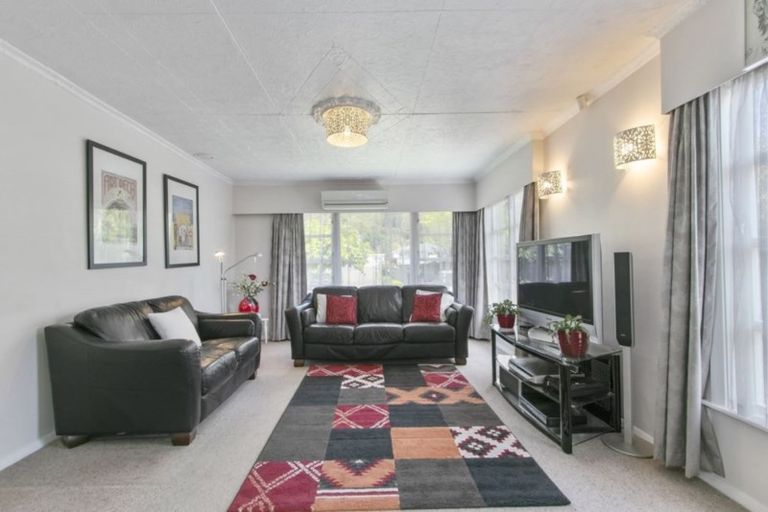 Photo of property in 160 Wainuiomata Road, Wainuiomata, Lower Hutt, 5014