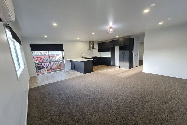 Photo of property in 5 Foyle Place, Glendene, Auckland, 0602