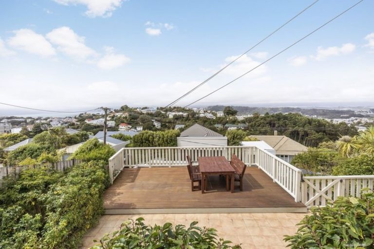 Photo of property in 8 Mertoun Terrace, Highbury, Wellington, 6012