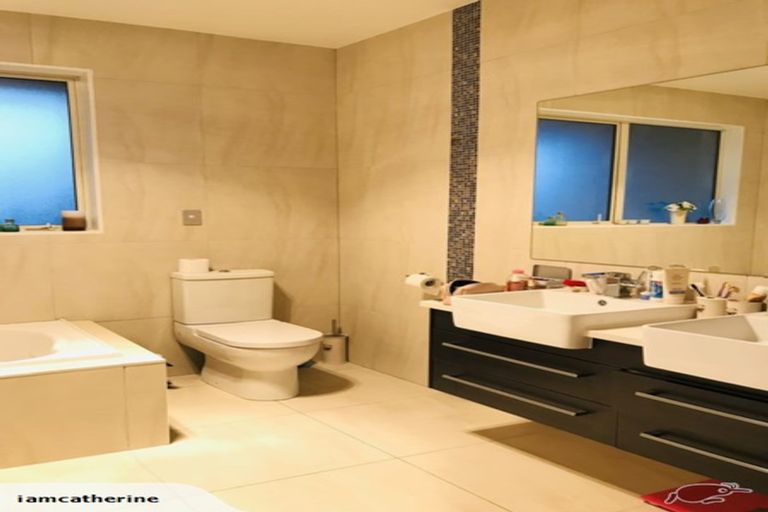 Photo of property in 31 Keating Rise, Northcross, Auckland, 0632