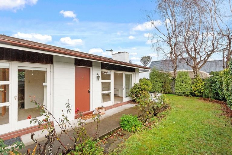 Photo of property in 2/55 Garreg Road, Bryndwr, Christchurch, 8052