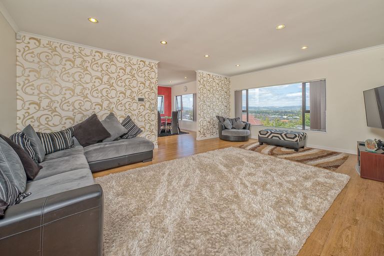 Photo of property in 51 Saralee Drive, Manurewa, Auckland, 2105