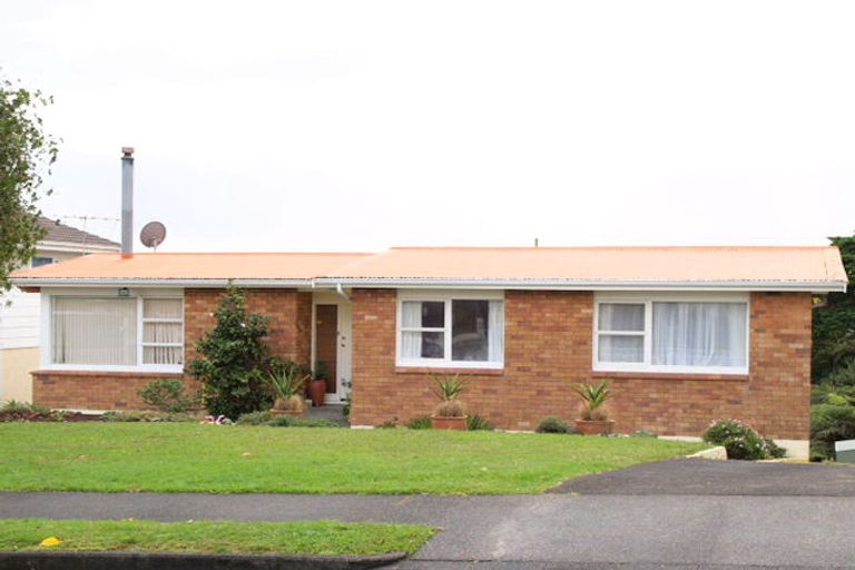 Photo of property in 21 Bert Wilson Place, Cockle Bay, Auckland, 2014