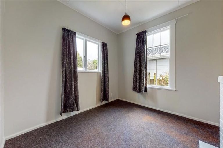 Photo of property in 22 Elizabeth Street, Moera, Lower Hutt, 5010