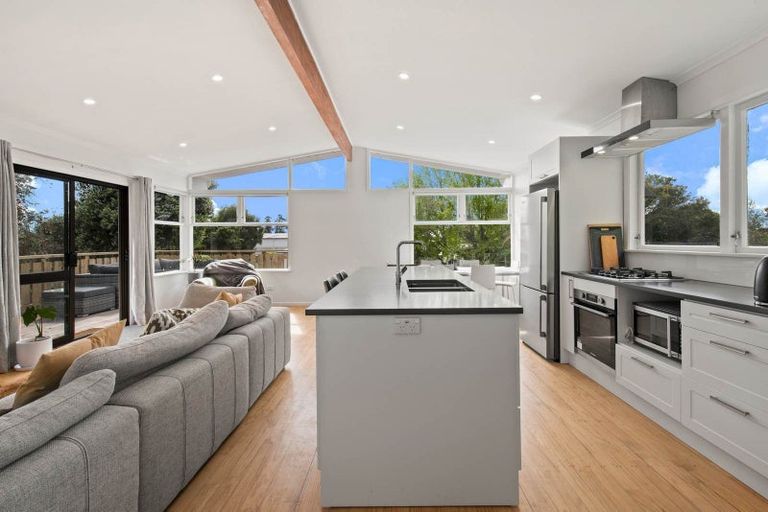 Photo of property in 15 Finlow Drive, Te Atatu South, Auckland, 0610