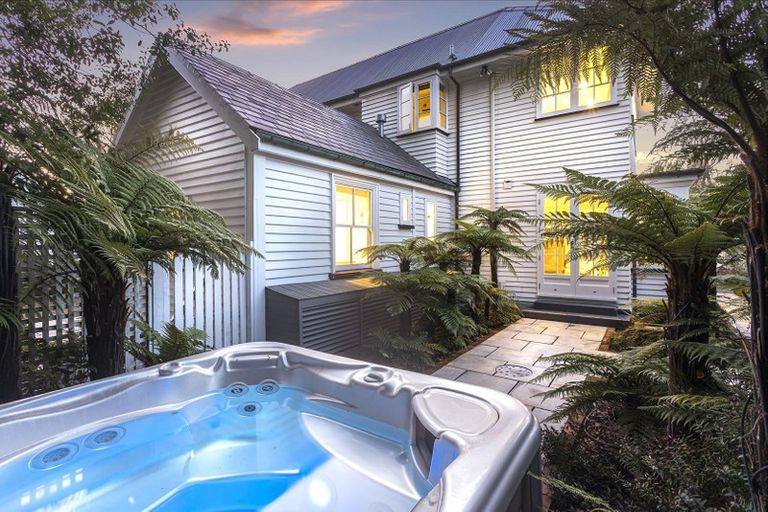 Photo of property in 2 Helmores Lane, Merivale, Christchurch, 8014