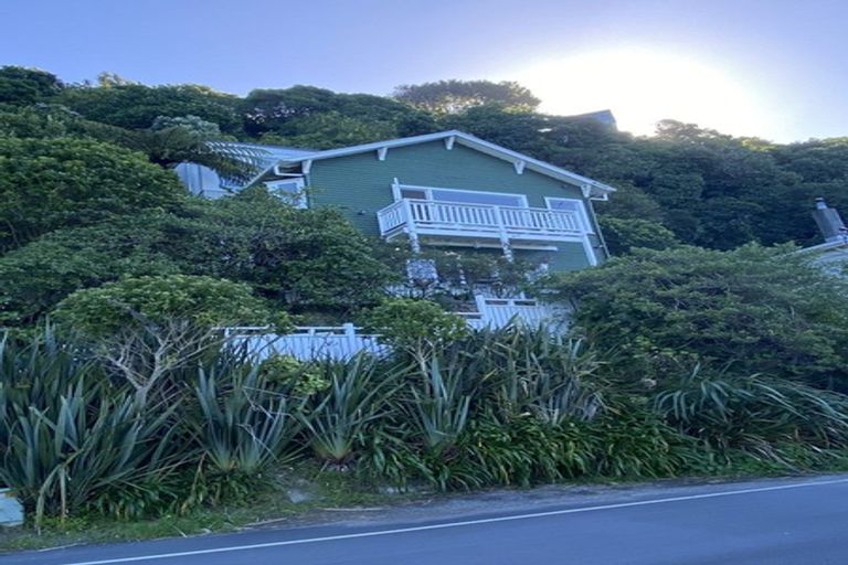 Photo of property in 425 Karaka Bay Road, Karaka Bays, Wellington, 6022