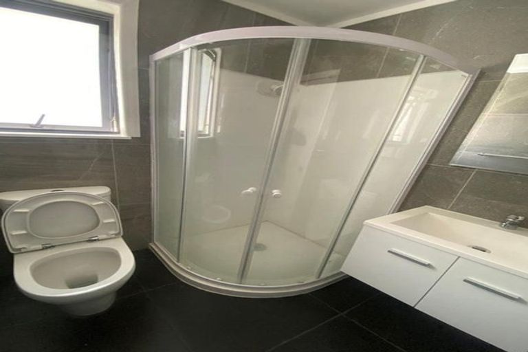 Photo of property in 65 Kelman Road, Kelston, Auckland, 0602